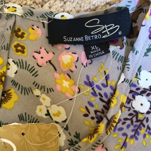 NWT! Suzanne Betro XL floral flutter sleeve top - Picture 4 of 9
